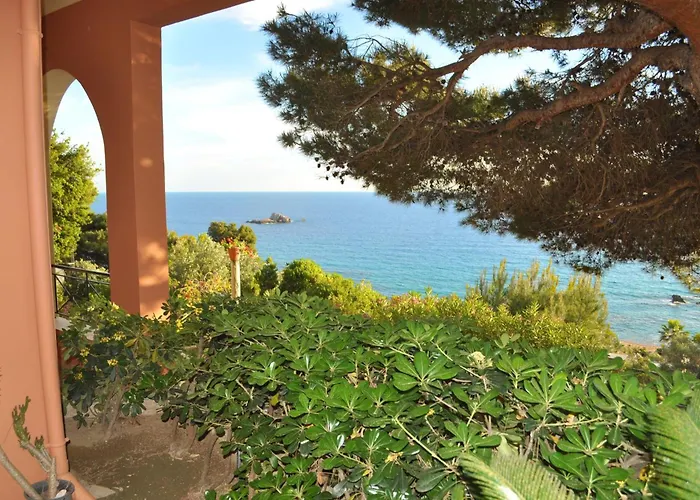 公寓 Large By The Pool - Beach, Corfu *